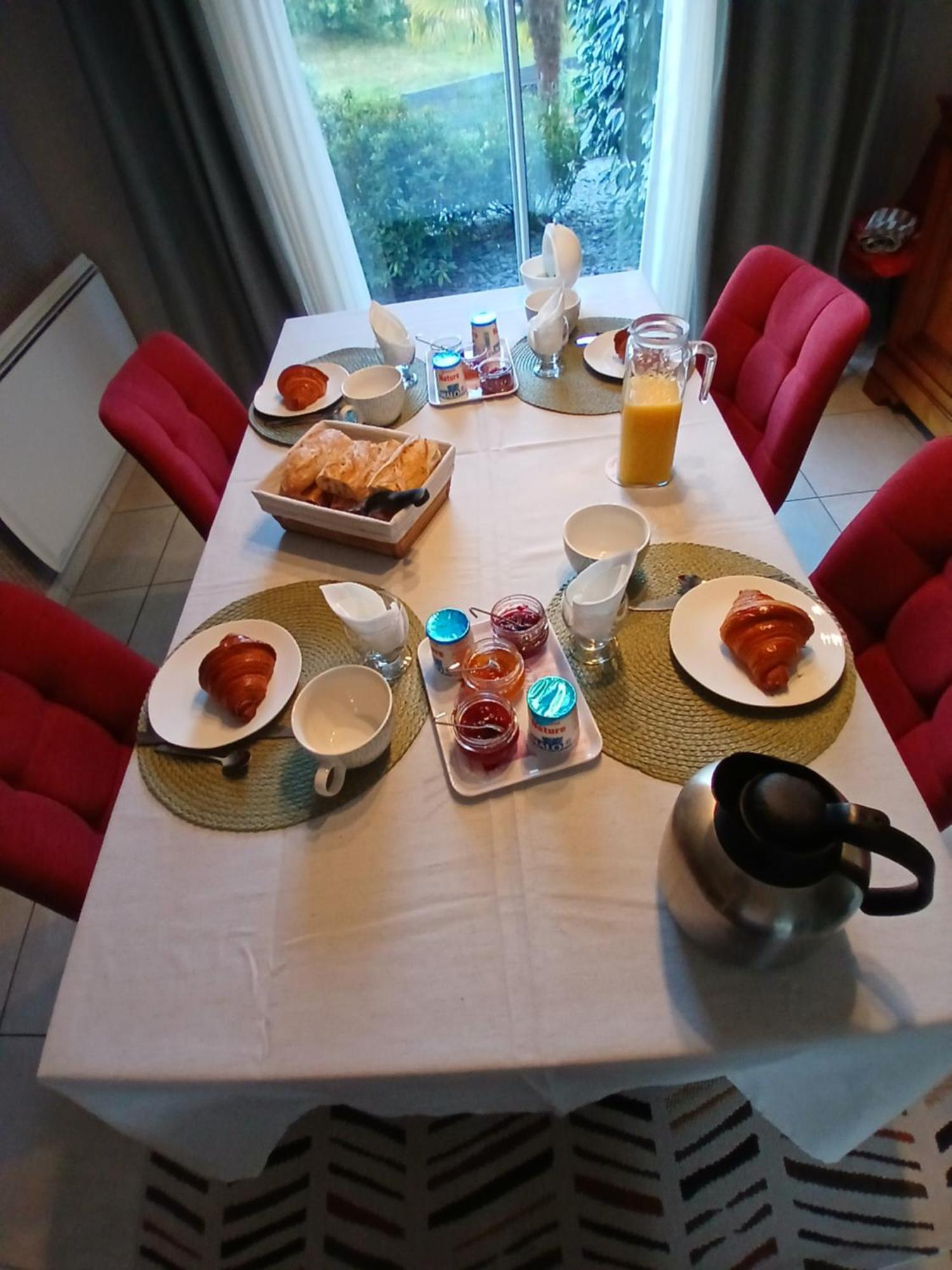 Chez Bernard Et Nicole Bed & Breakfast Betton Eksteriør bilde